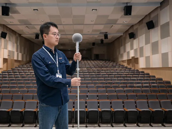 Commissioning engineer making venue measurements